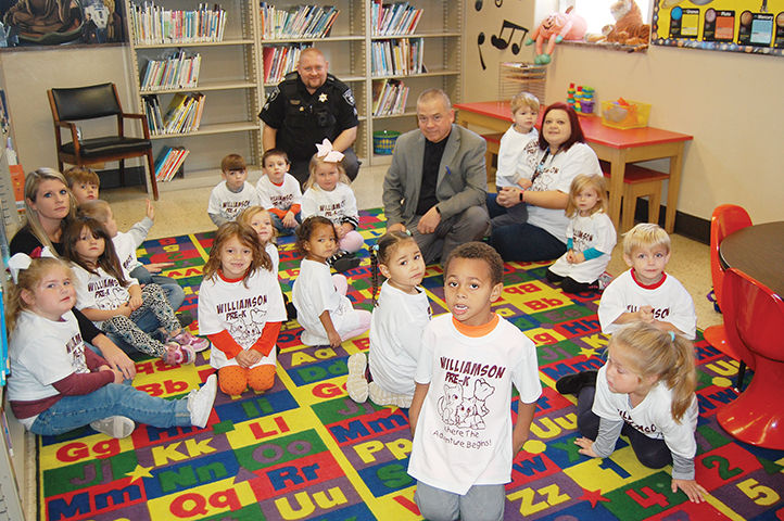 Williamson Public Library hosts arts and crafts/story time event